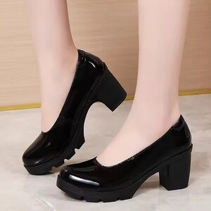 NWOT Black Chunky Heel Mary Jane style Women's Shoes SZ 8